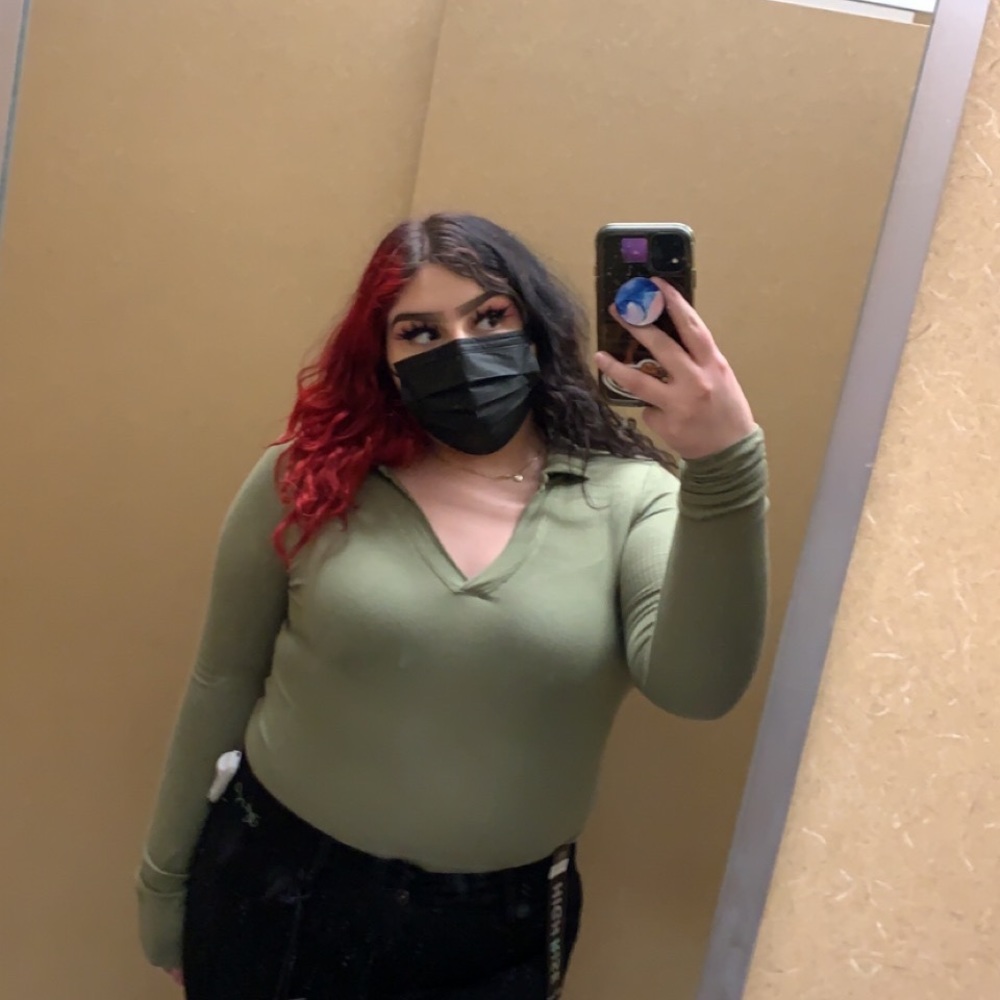 Meet your Posher, Alexis